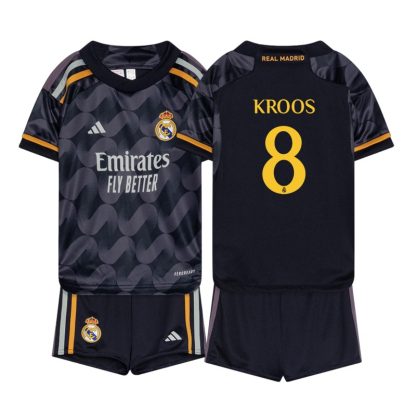 Real Madrid Udebanesæt 23/24 Børn Kortærmet med KROOS 8 tryk
