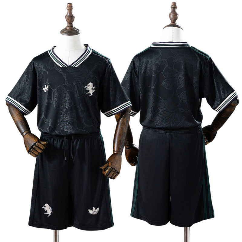 Juve 25/26 tredje fodboldsæt til børn - sort trøje og shorts