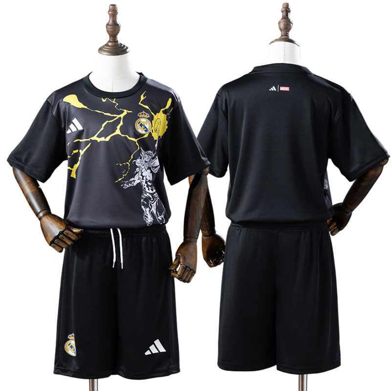 Real Madrid 25/26 Avengers pre-match sæt til børn - sort og gul grafik