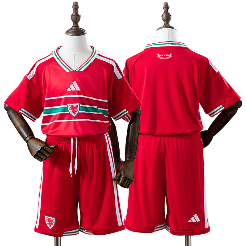 Wales børne fodboldsæt 2026/27 - hjemmebanetrøje og shorts