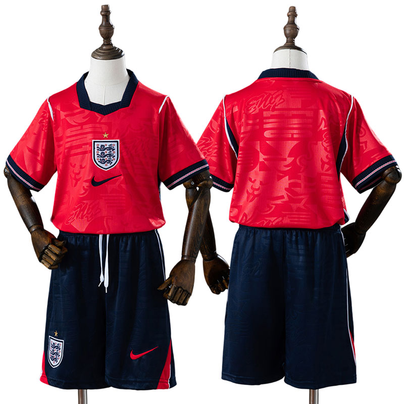 England 2026/27 udebanetrøje til børn - rød fodboldtrøje og shorts